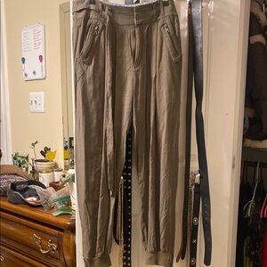 Women's green/Tan Pants